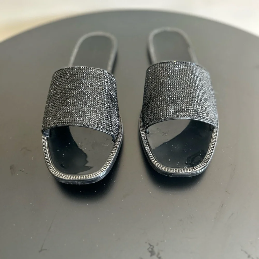 Gianni Bini black rhinestone slides 10